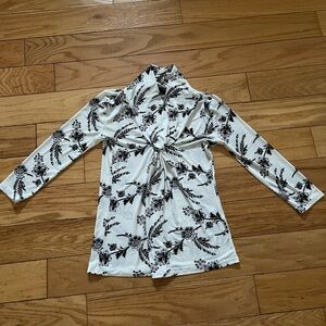 Blouse black and white colors